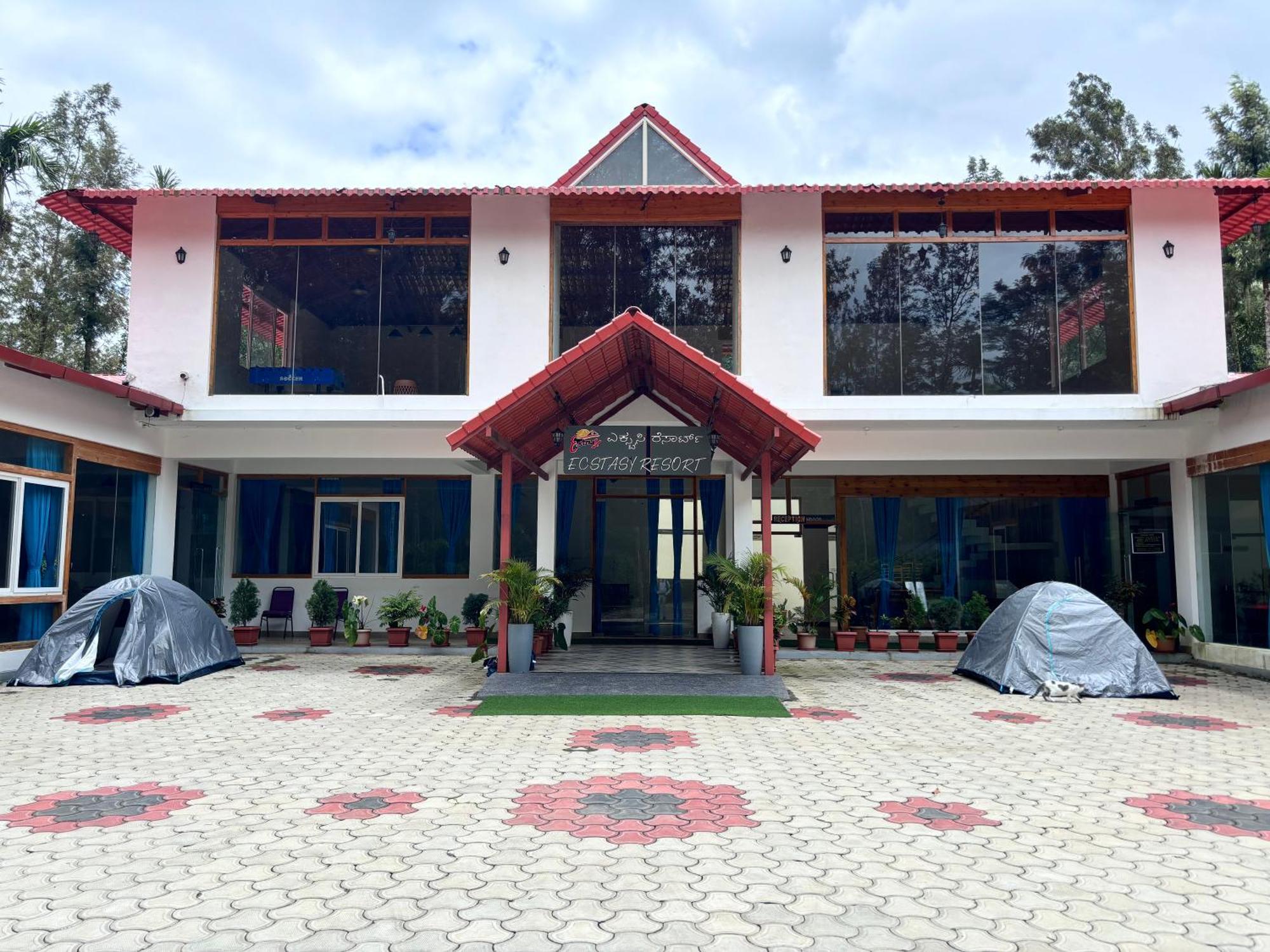 Ecstasy Tent Stay With Swimming Pool & Common Washroom Чикмагалур Экстерьер фото