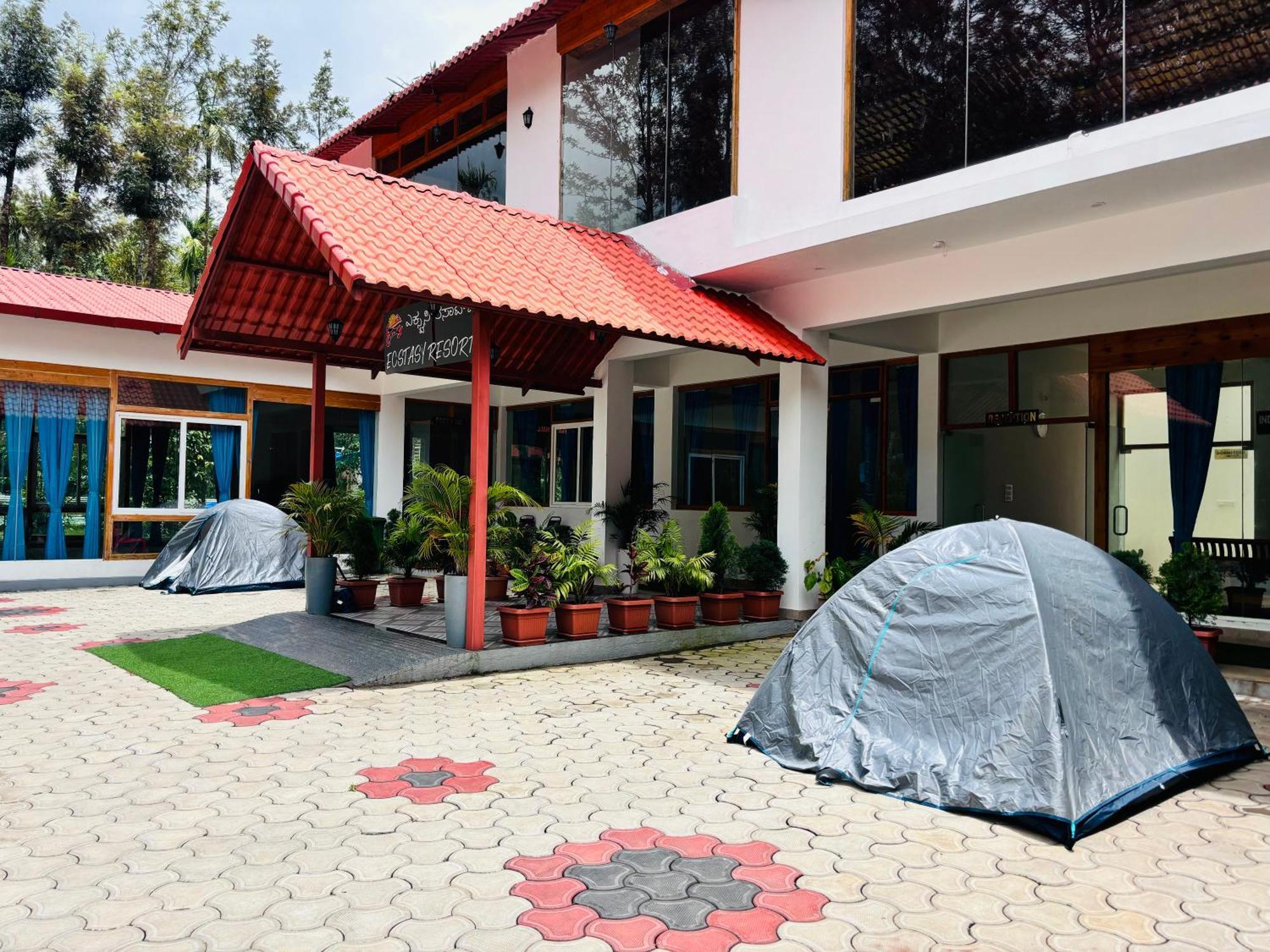 Ecstasy Tent Stay With Swimming Pool & Common Washroom Чикмагалур Экстерьер фото