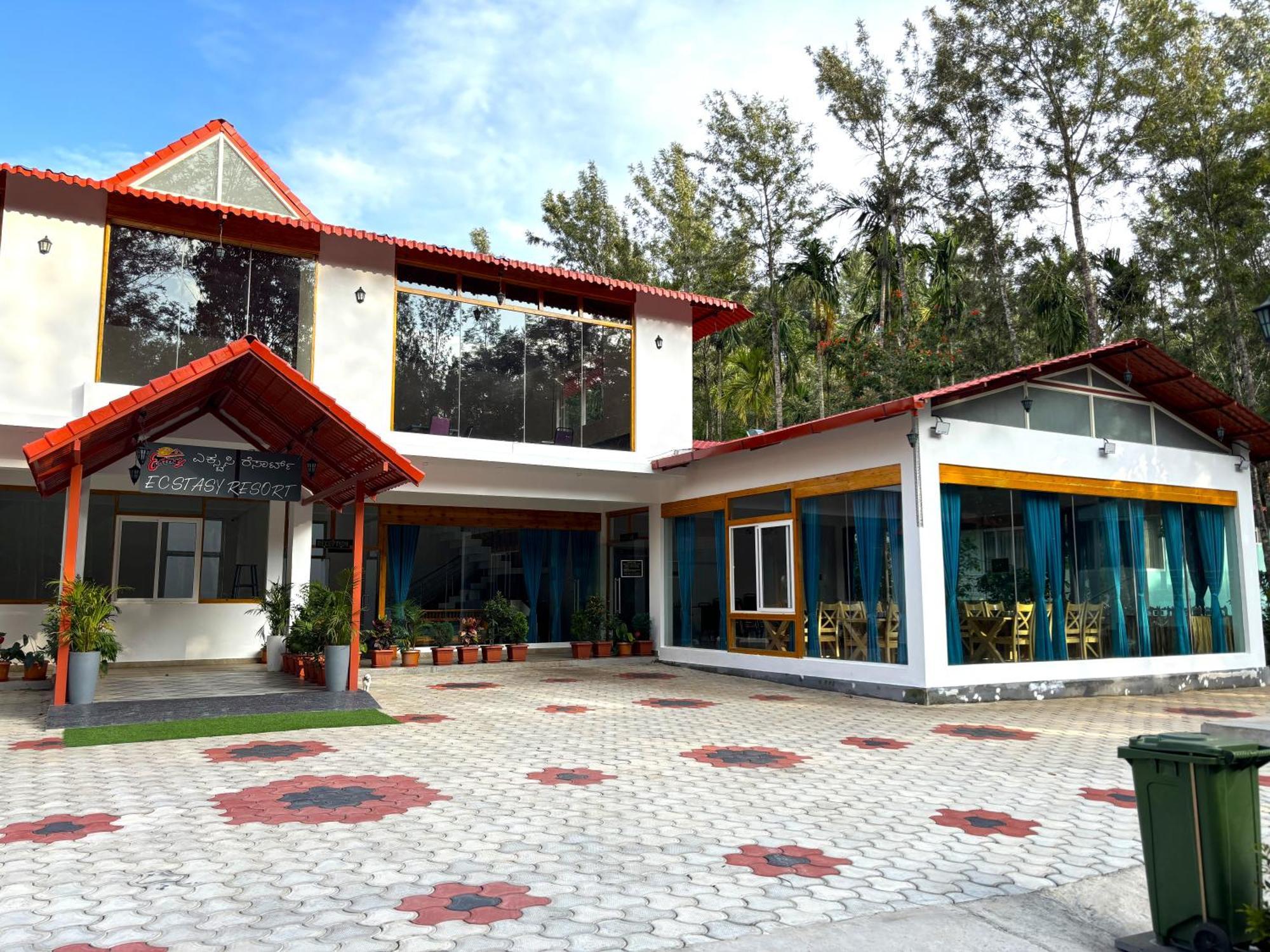 Ecstasy Tent Stay With Swimming Pool & Common Washroom Чикмагалур Экстерьер фото